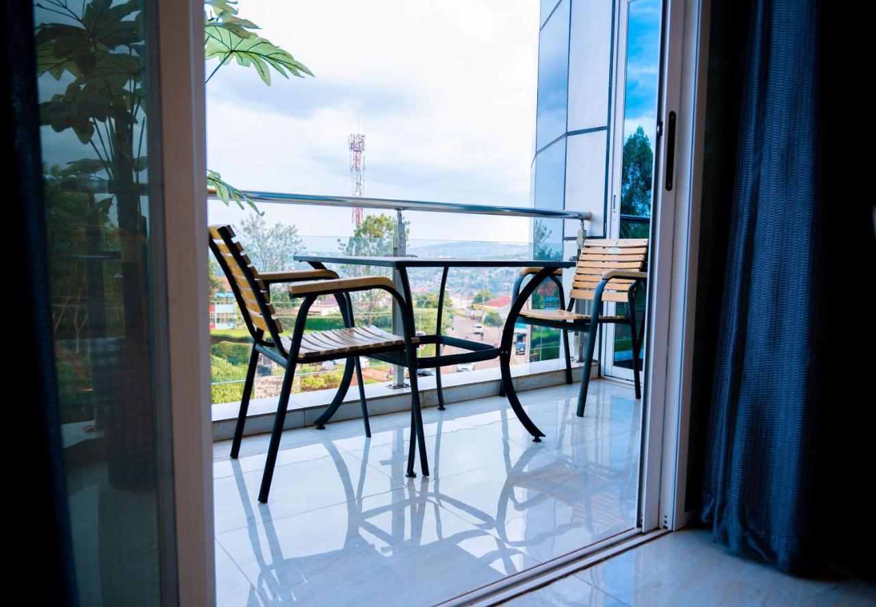 Madras Hotel And Apartments Кигали Экстерьер фото